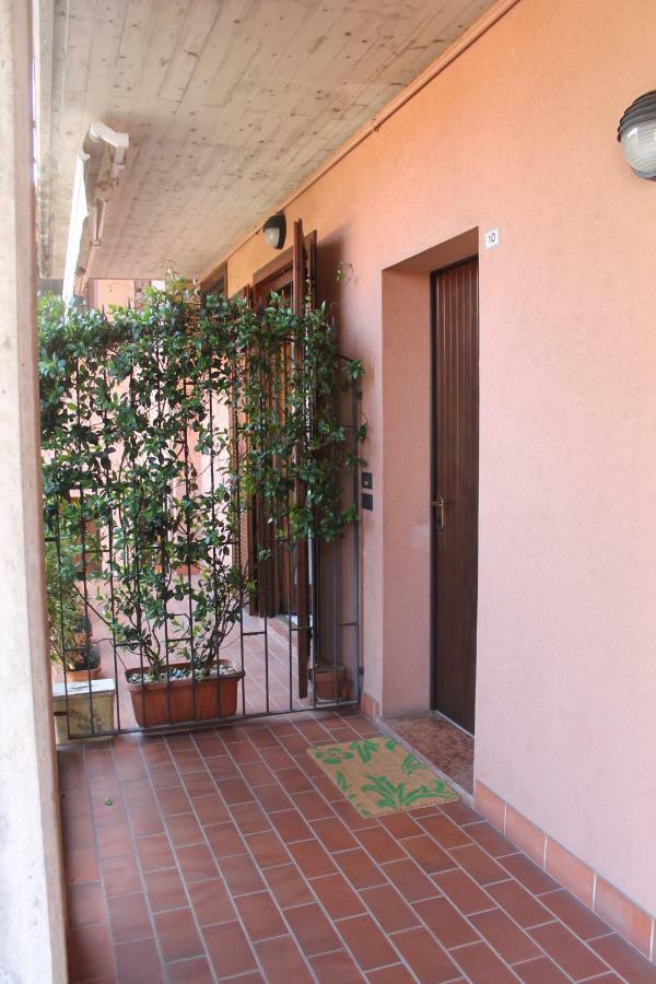 Indesenzano Apartment เดเซนซาโนเดลการ์ดา ภายนอก รูปภาพ