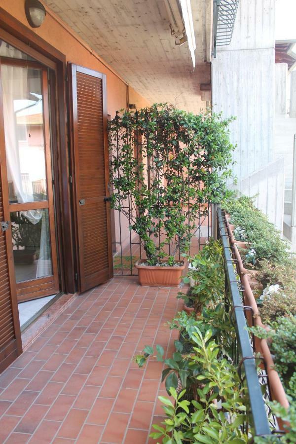 Indesenzano Apartment เดเซนซาโนเดลการ์ดา ภายนอก รูปภาพ