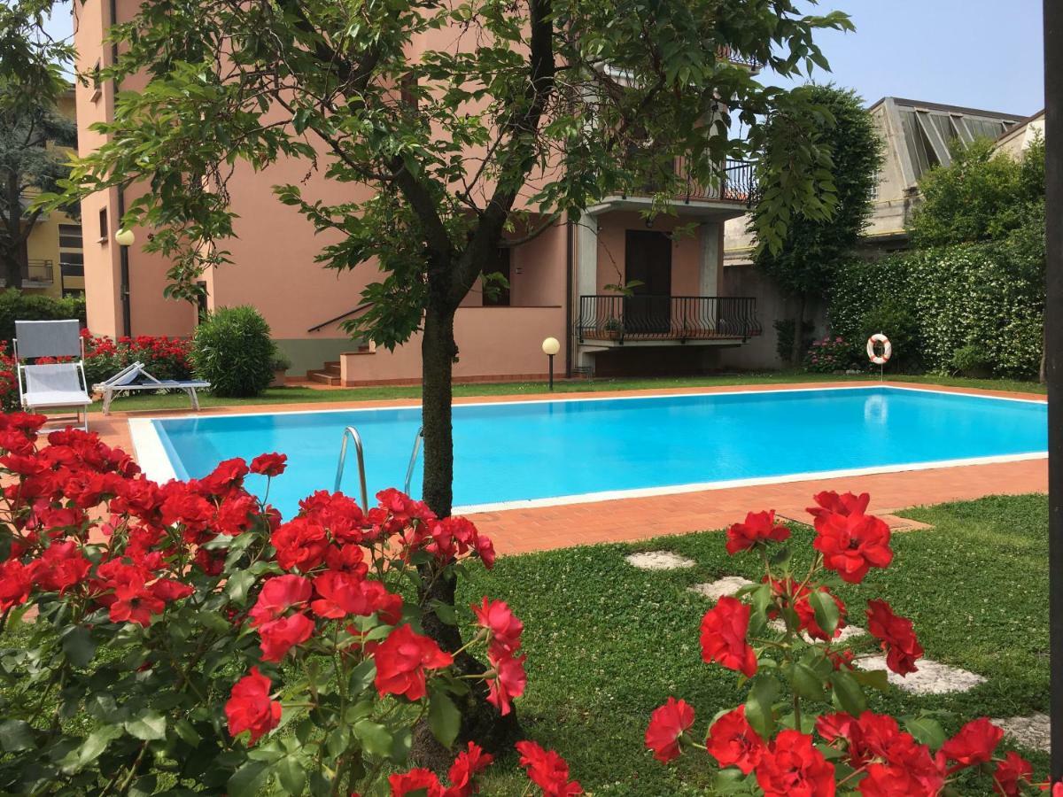 Indesenzano Apartment เดเซนซาโนเดลการ์ดา ภายนอก รูปภาพ