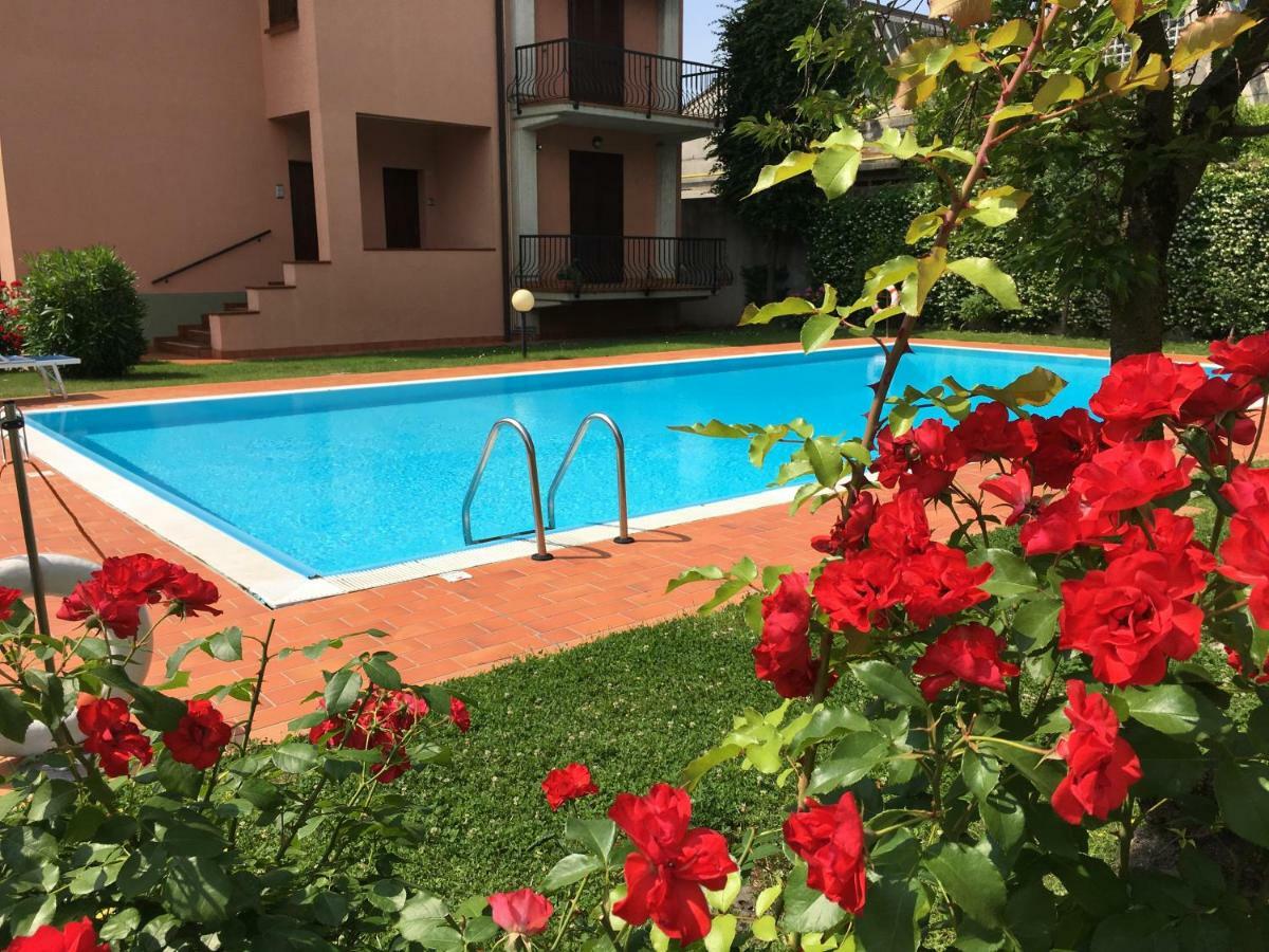 Indesenzano Apartment เดเซนซาโนเดลการ์ดา ภายนอก รูปภาพ