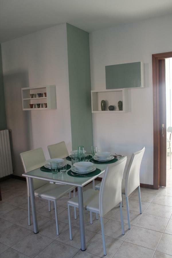 Indesenzano Apartment เดเซนซาโนเดลการ์ดา ภายนอก รูปภาพ