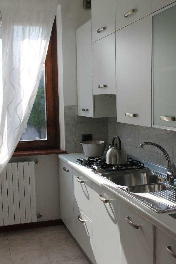 Indesenzano Apartment เดเซนซาโนเดลการ์ดา ภายนอก รูปภาพ